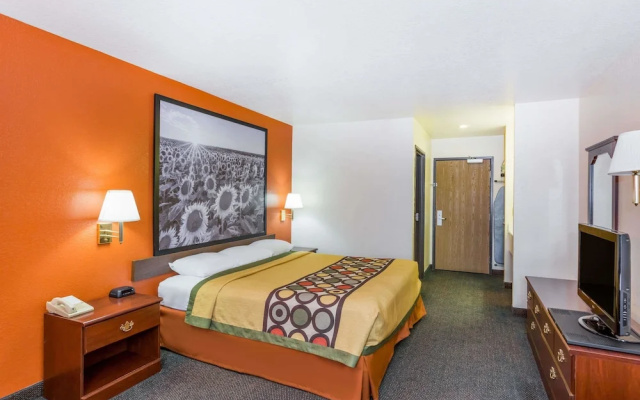 Super 8 Holton