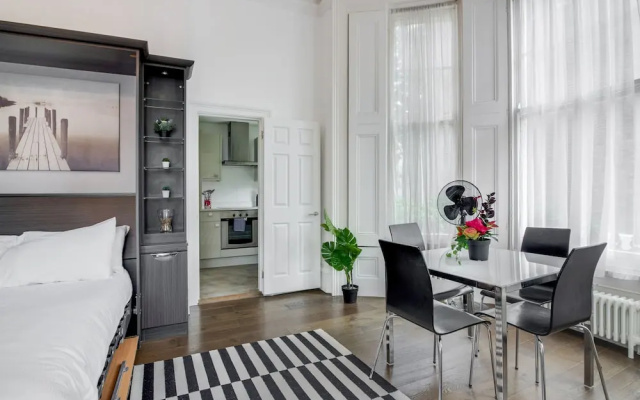 Large Studio Apartment Central London