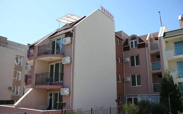 Отель Family Hotel Venera Болгария, Свети Влас - отзывы, цены и фото номеров - забронировать отель Family Hotel Venera онлайн вид на фасад