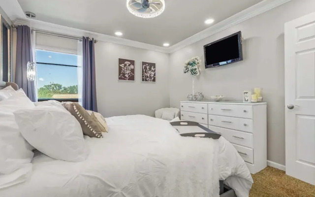 Clubhouse Bungalow - Community Amenities