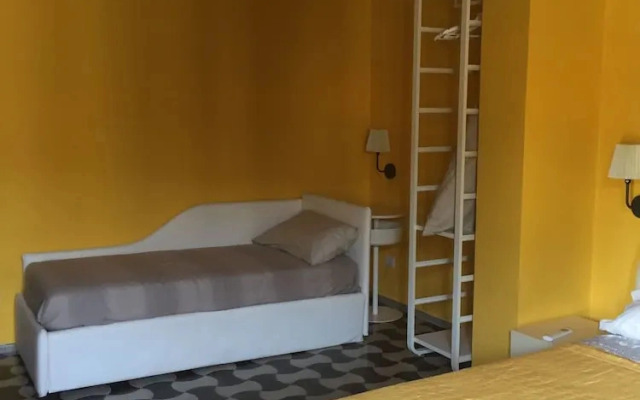 Salernoportodamare Train Station Room