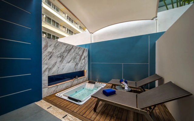 Отель Clover Patong Phuket