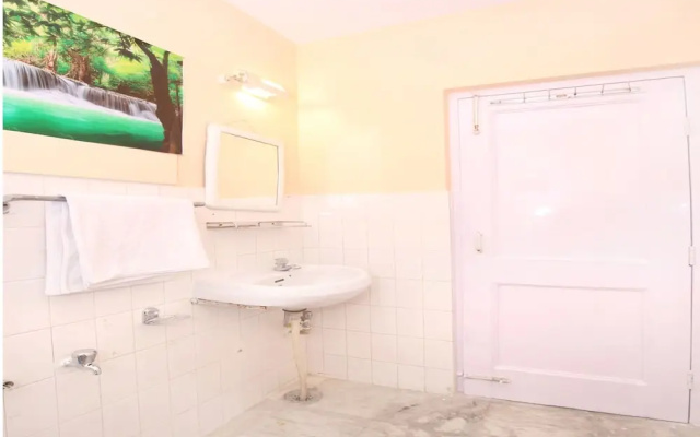 OYO 12745 Hotel Red House