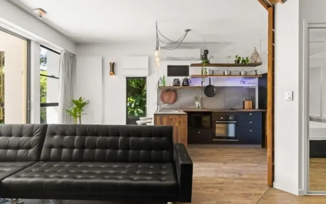 Casuarina Apartment 200m from the Beach