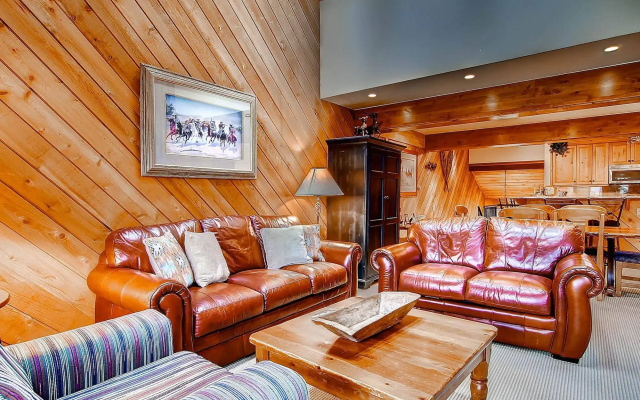 Ridgepoint Townhomes by East West Hospitality