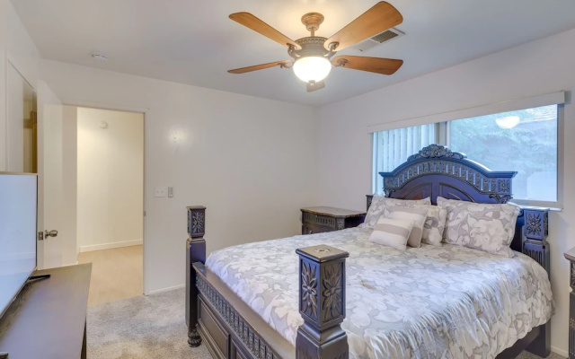 Convenient Bakersfield Townhome With Patio!