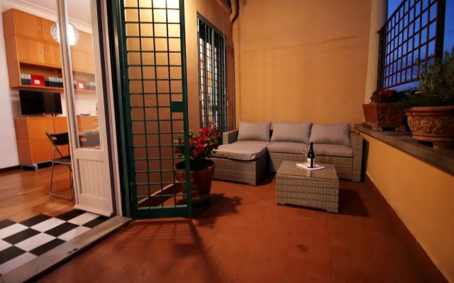 Romantic Terrace near Art District