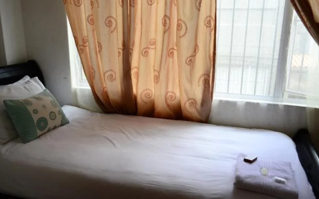 Laletsa Lodge