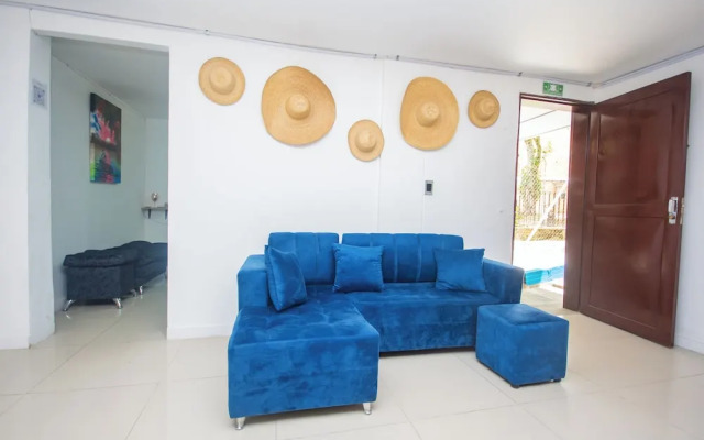 Blue Coast Hostal - Hostel