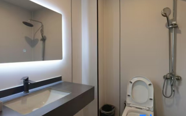 Nature Hotel (Maitreya Qinglai Park Giant Century Plaza Branch)