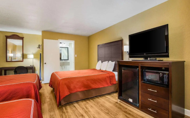 Fm Lodge Motel