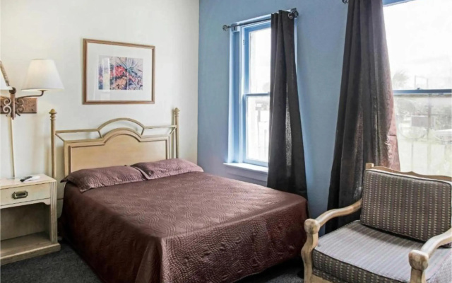 OYO Cameron Historic Hotel Brownsville I-69E
