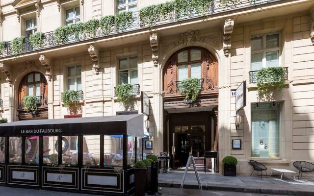 Отель Luxury 2 Bedroom With AC - Louvre & Champs Elysees Париж вид на фасад