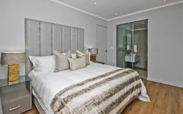 Sandton Apartment 15 West Road South
