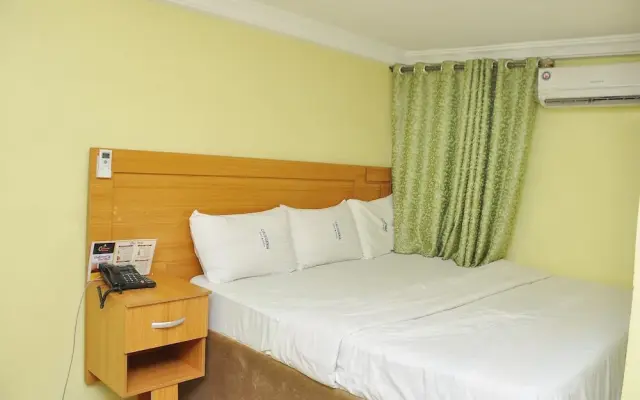 California Garden Hotel and Suites