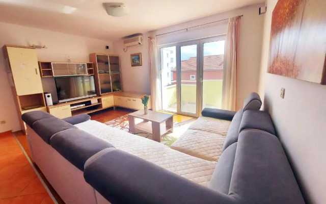 Beautiful villa - private heated pool, parking, BBQ near Split