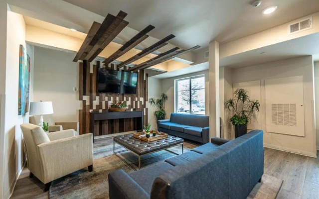 Soka Suites Dallas - Las Colinas