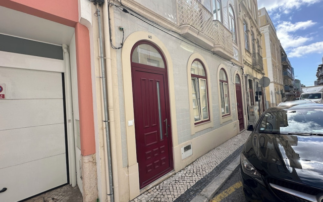 Red Door Flat by Trip2Portugal