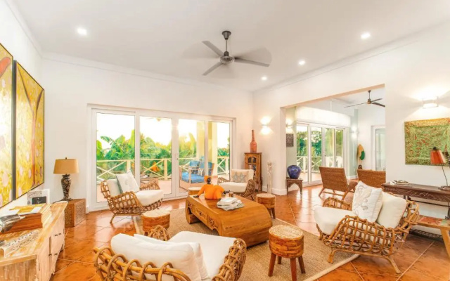 Blue Roatan Resort