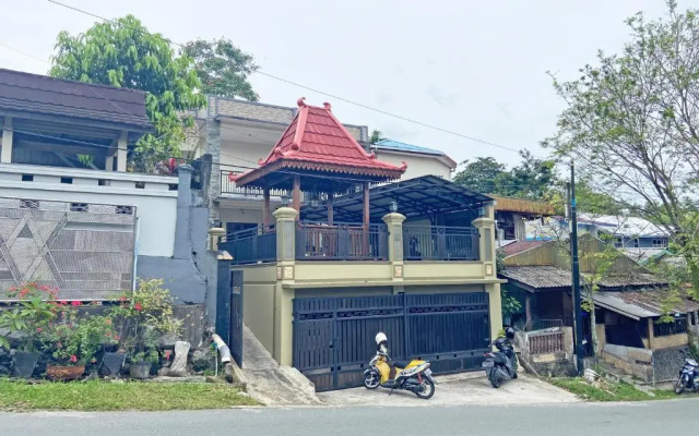 SPOT ON 92042 Sumber Rejo Homestay