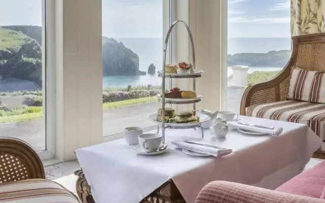 Mullion Cove Hotel Spa & Apartments
