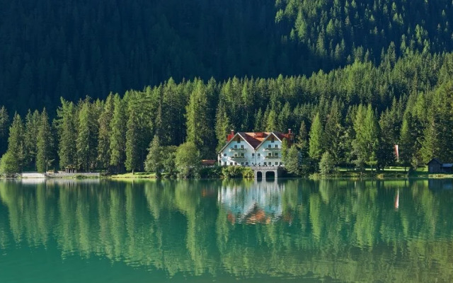 Hotel Seehaus - Mountain Lake Resort