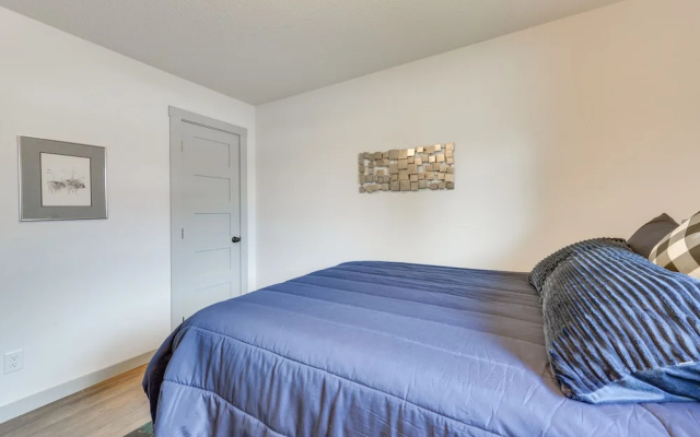 Family-friendly Lander Home Rental: Yard, Patio!