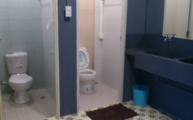 B-trio Guesthouse