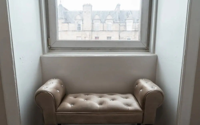 Newly Refurbished 1 Bedroom Flat
