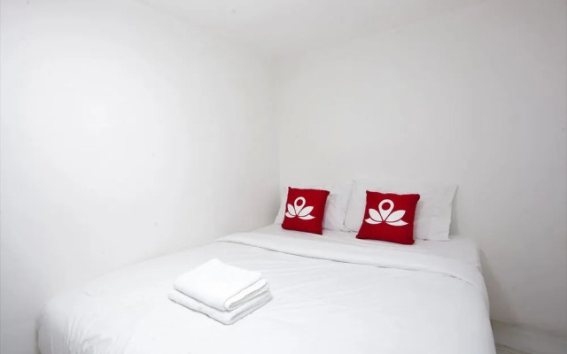 Everest Hotel by OYO Rooms