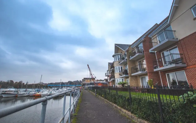 Vespasian Quay - Balcony overlooking the River Itchen - Secure & private parking