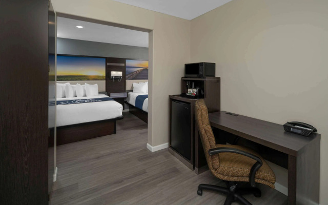 Days Inn by Wyndham Galt/Elk Grove South