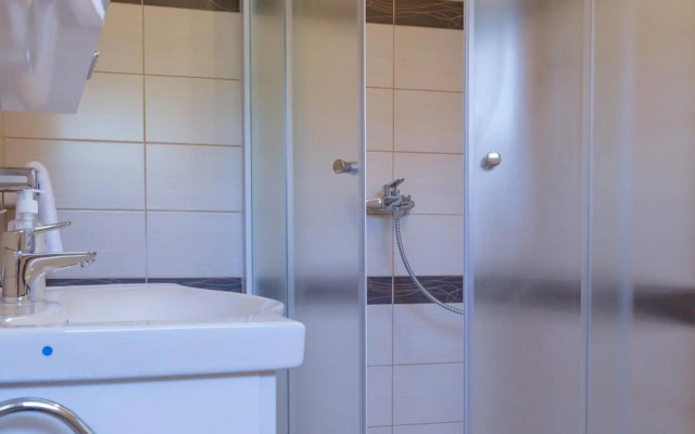 IRIS Room & Apartment