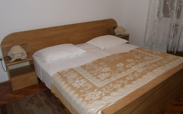 Cozy 4 Person Apartment Marija