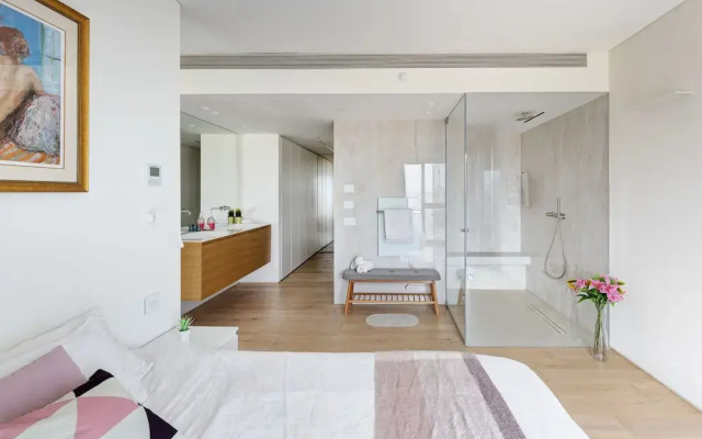 Beach Front Dream Suite & Pool