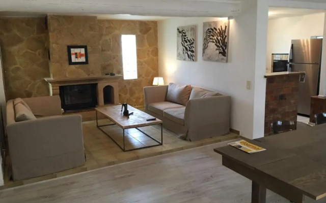 La Villa Des Carassins