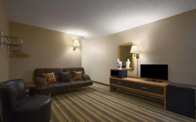Super 8 by Wyndham Blackwell
