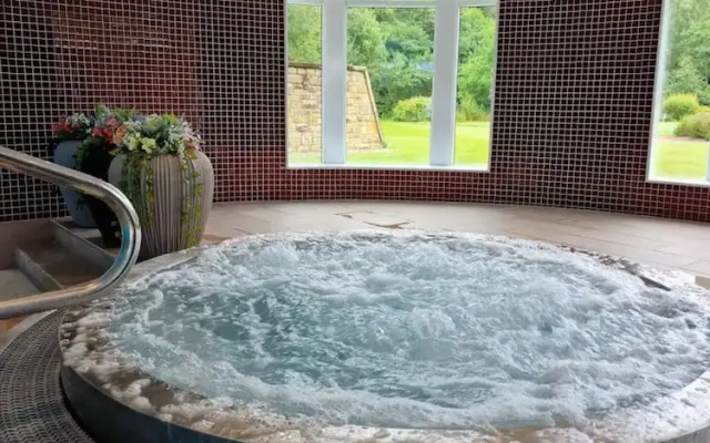 Lochside Lodge Retreat - Stunning Lakeside Escape