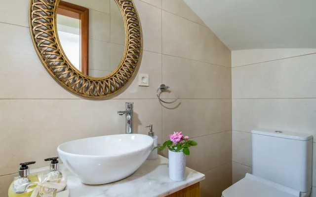 Villa Koutalas - Majestic Sunsets over the Pool