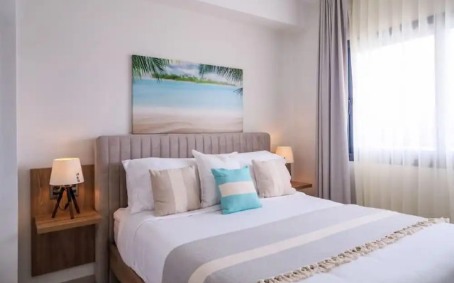 Elegant and Spacious Penthouse With Ocean View