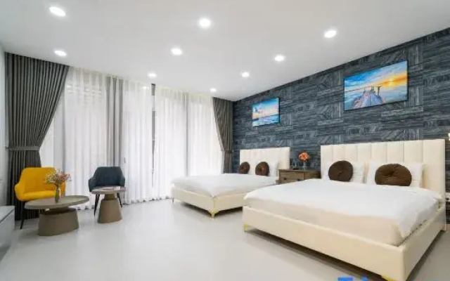 KN Holiday Home in Global City