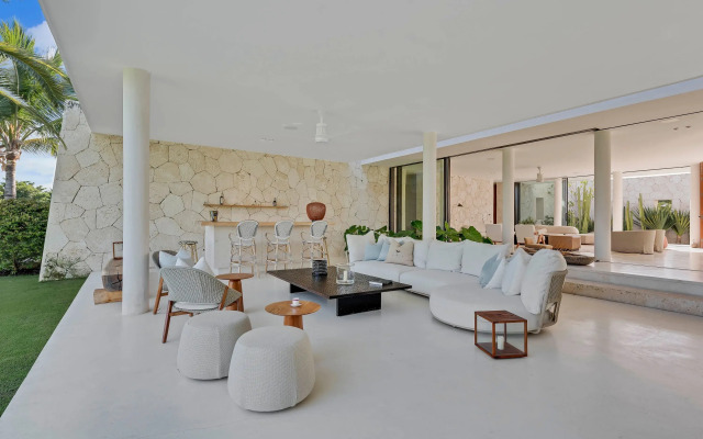 Magnificent 5BR Modern Tropical Villa With Pool
