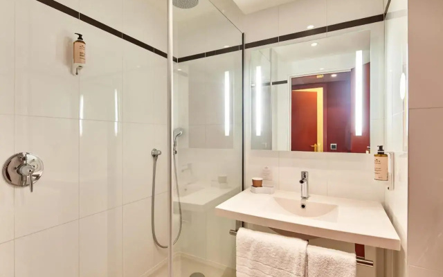 B&B HOTEL Saint-Quentin-en-Yvelines Centre Gare 4 etoiles