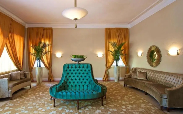 Blue Moon Hotel, Autograph Collection