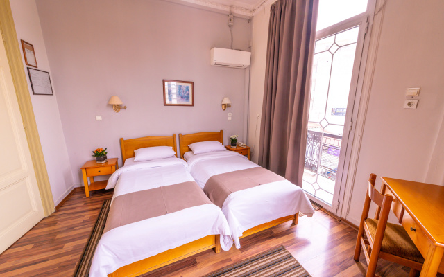 Metropolis Hotel