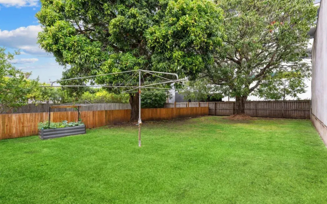 Tranquil 3-bed Family Home With Spacious Backyard