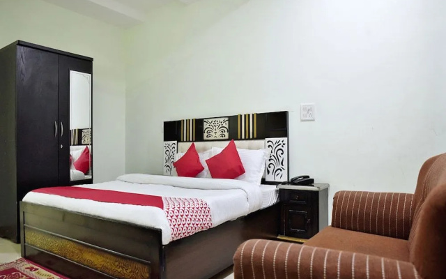OYO 10566 Hotel Shanti Guest House