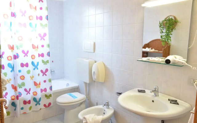 Room-two-room Apartment