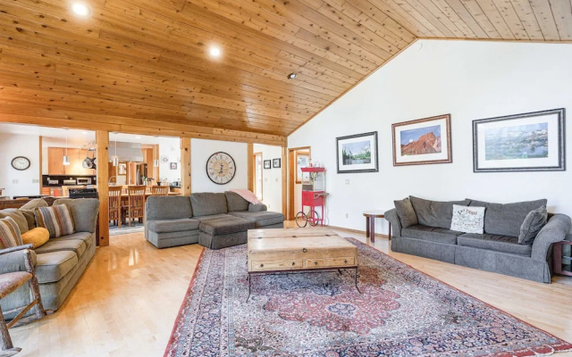 11640 St Bernard Dr - 6 Br Home