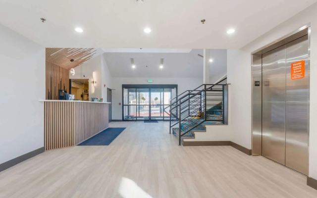 Days Inn by Wyndham Thornton